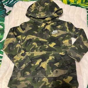 GUC $48 Boys Small Army Green Camo Pullover Year Round School Everyday Hoodie